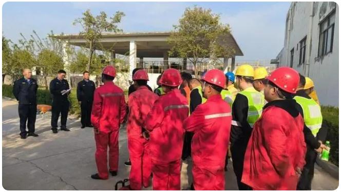 以“演”促戰(zhàn)！確山縣城管局開(kāi)展地下有限空間作業(yè)應(yīng)急演練