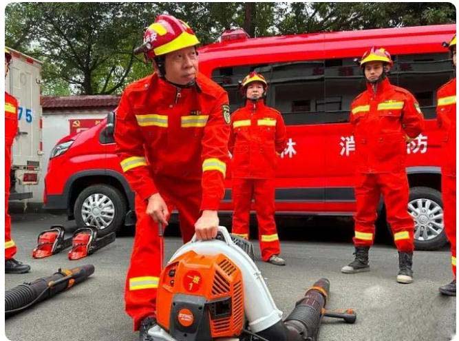 江西安遠(yuǎn)|&ldquo;最美消防員&rdquo;守護(hù)紅色土地的綠水青山